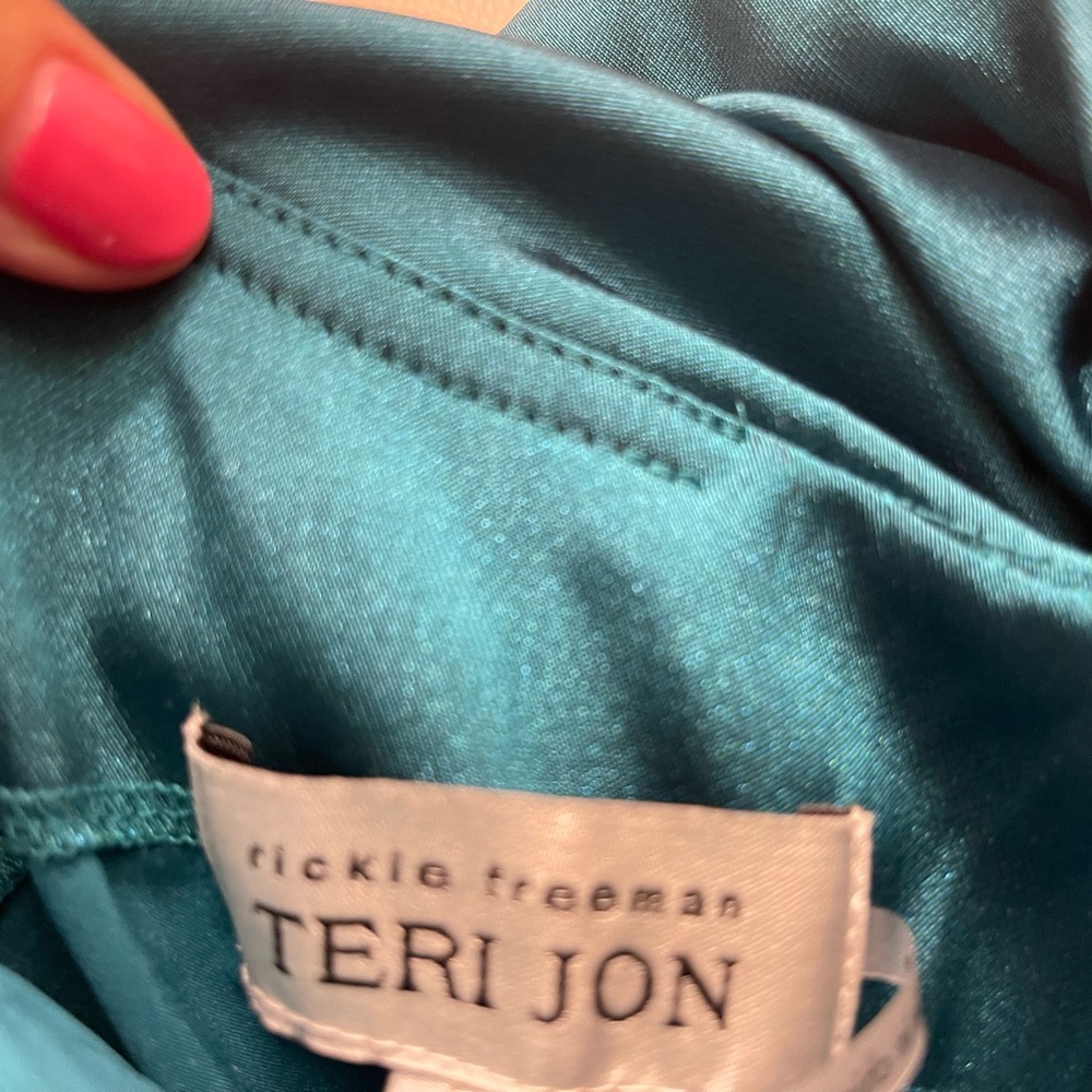 Teri Jon Teal evening gown . Only tried on, no alterations size 8. - Picture 7 of 7